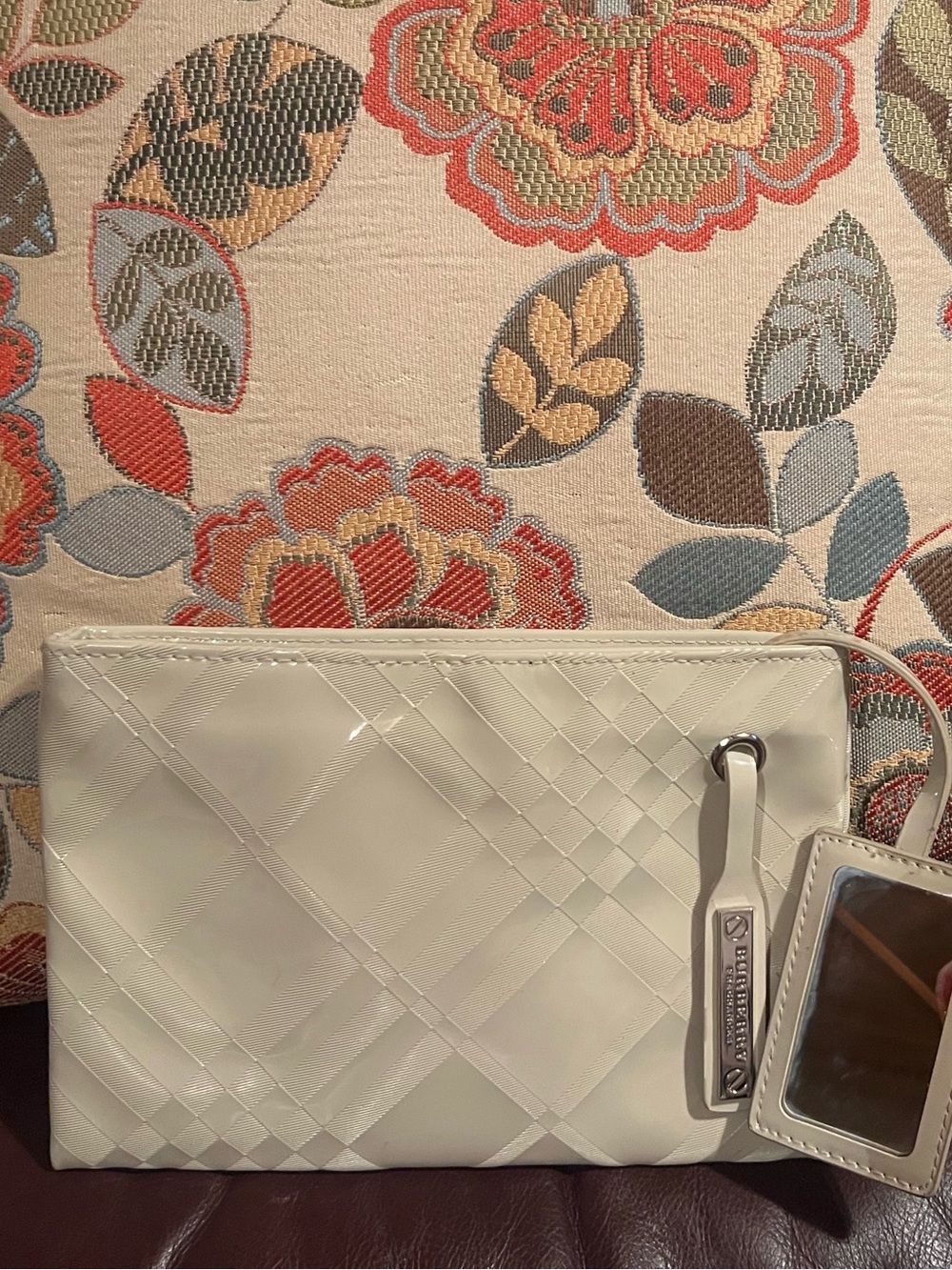 Burberry Fragrances Cream Cosmetic Bag with Mirror/Burberry Tag, excellent cond.